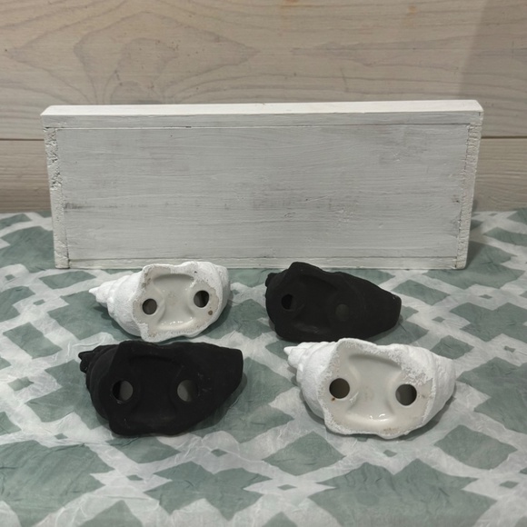 Handmade Refurbished Rustic Farmhouse Caddy With Ceramic Chicken Napkin Holders - Picture 4 of 8